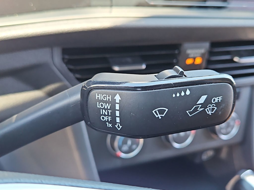 Thumbnail: 2019 Volkswagen Jetta - 30