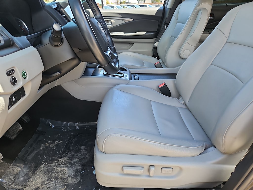 Thumbnail: 2019 Honda Pilot - 11