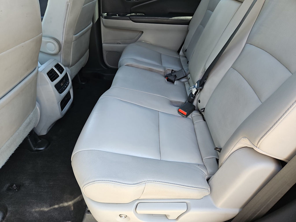 Thumbnail: 2017 Honda Pilot - 26