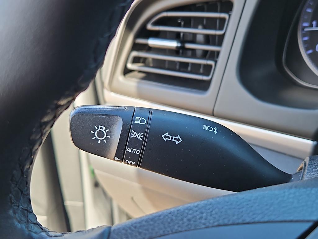 Thumbnail: 2020 Hyundai Elantra - 31