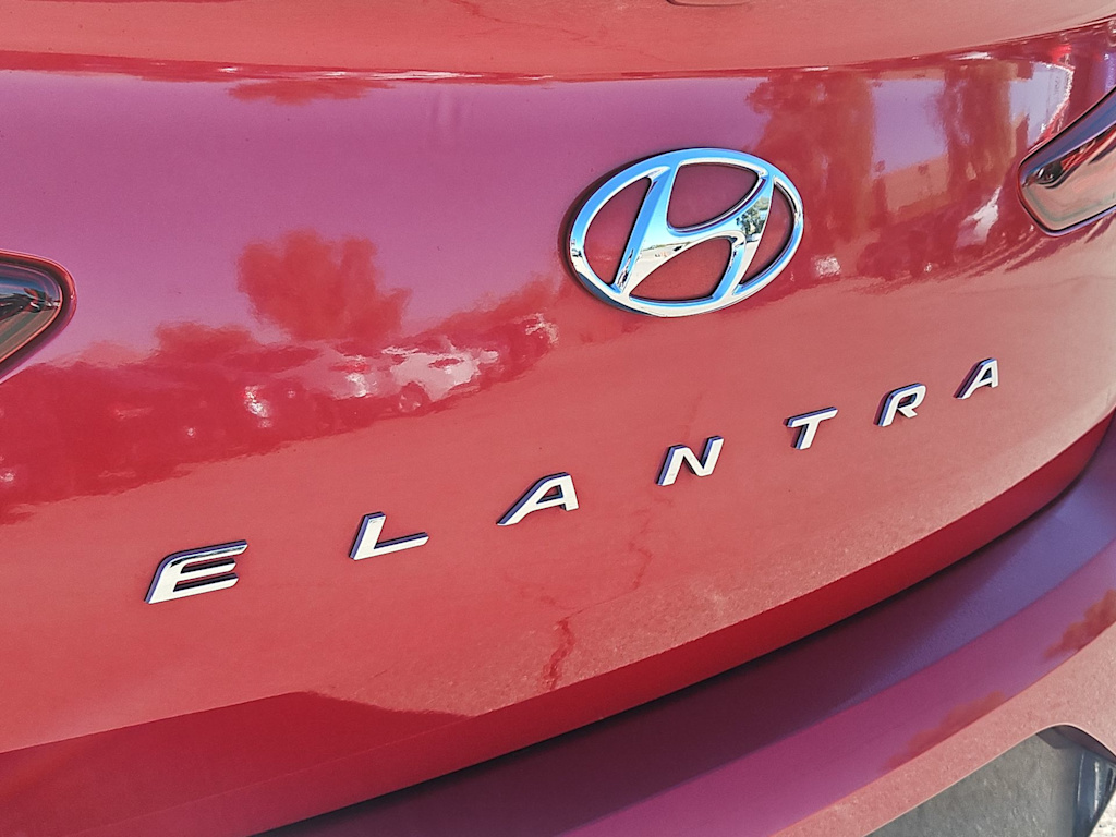 2020 Hyundai Elantra SEL 24