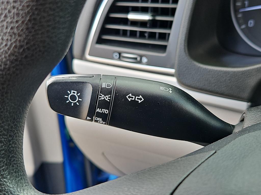 Thumbnail: 2018 Hyundai Elantra - 32