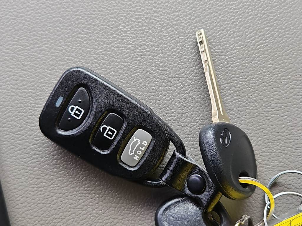Thumbnail: 2018 Hyundai Elantra - 18