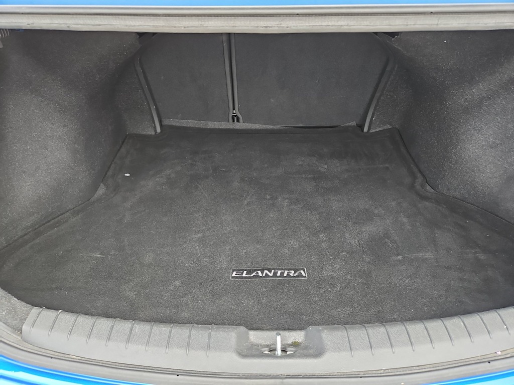 Thumbnail: 2018 Hyundai Elantra - 17