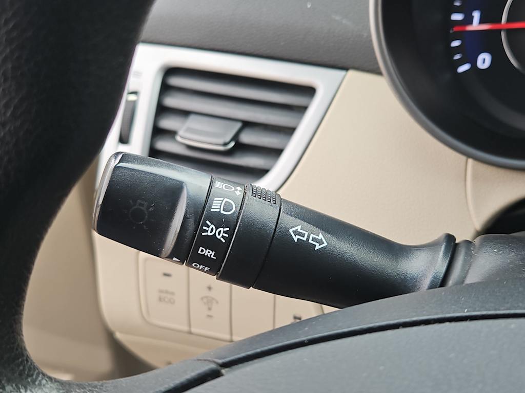 Thumbnail: 2016 Hyundai Elantra - 30