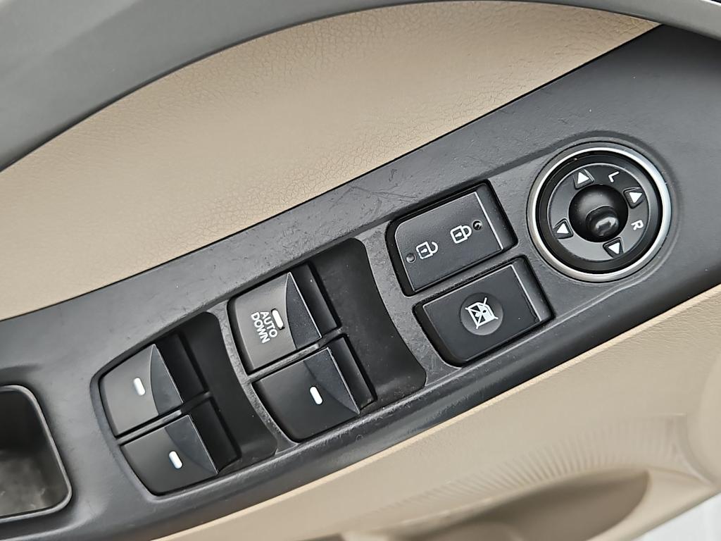 Thumbnail: 2016 Hyundai Elantra - 25