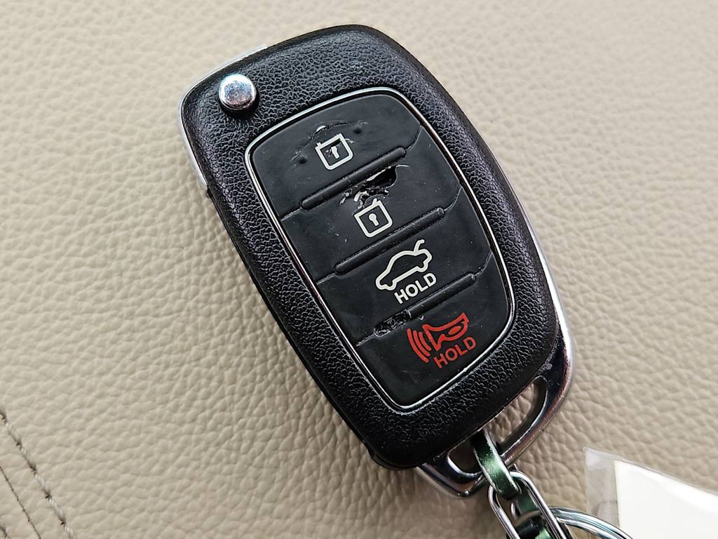 Thumbnail: 2017 Hyundai Sonata - 32