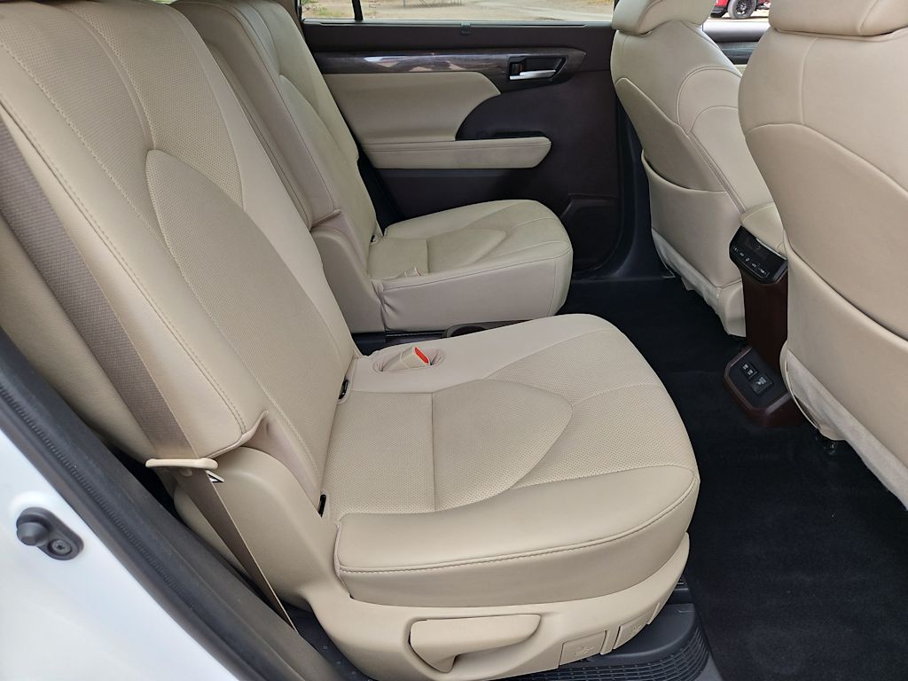 Thumbnail: 2021 Toyota Highlander - 29