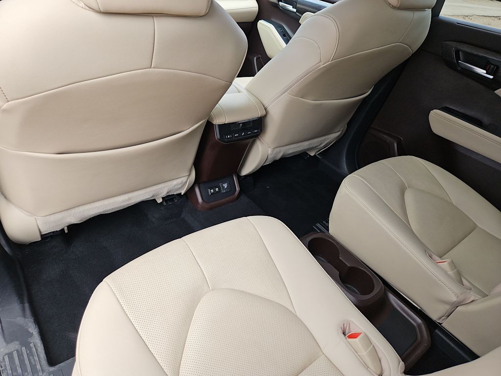 Thumbnail: 2021 Toyota Highlander - 28