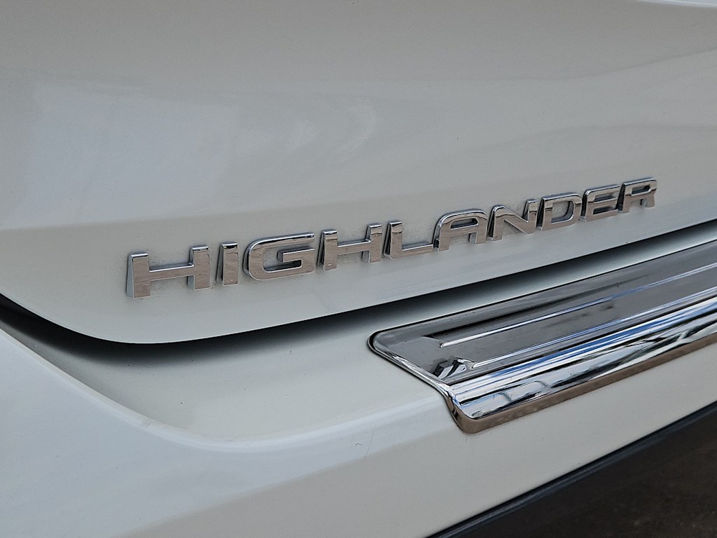 Thumbnail: 2021 Toyota Highlander - 26