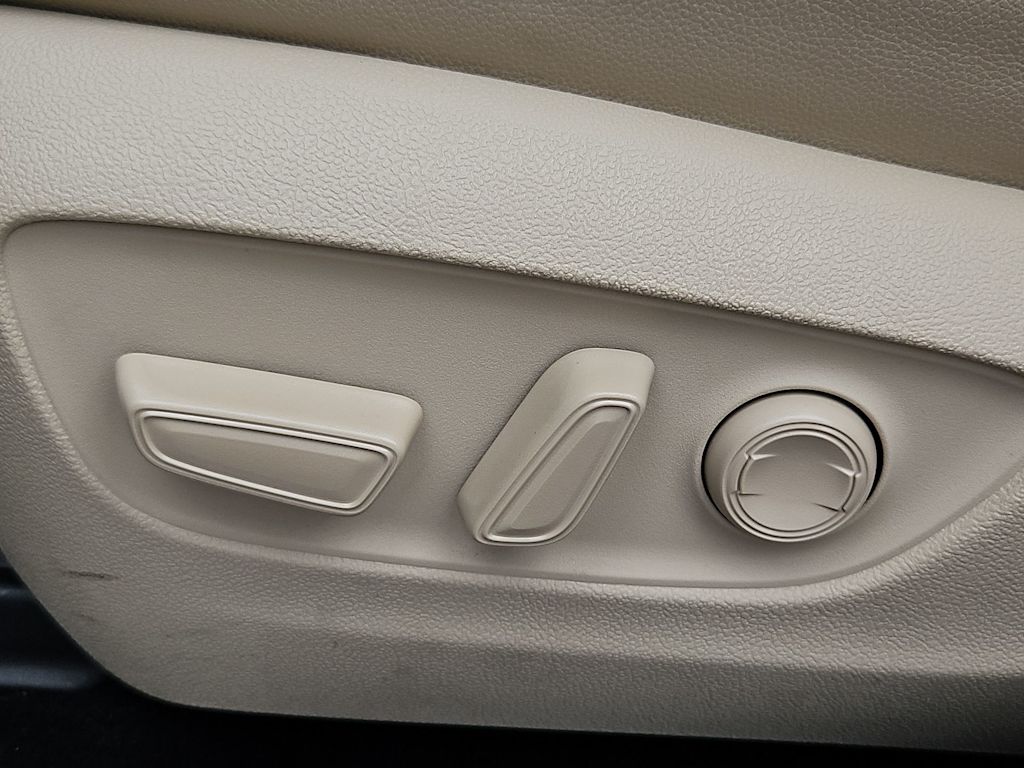 Thumbnail: 2021 Toyota Highlander - 27