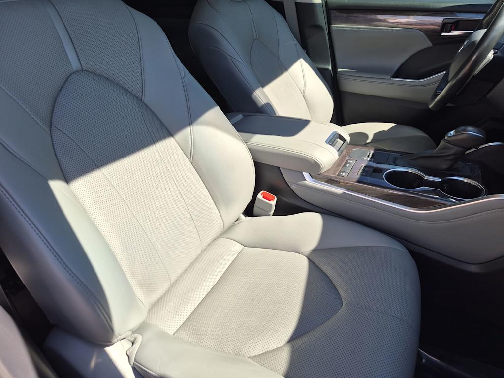 Thumbnail: 2021 Toyota Highlander - 20