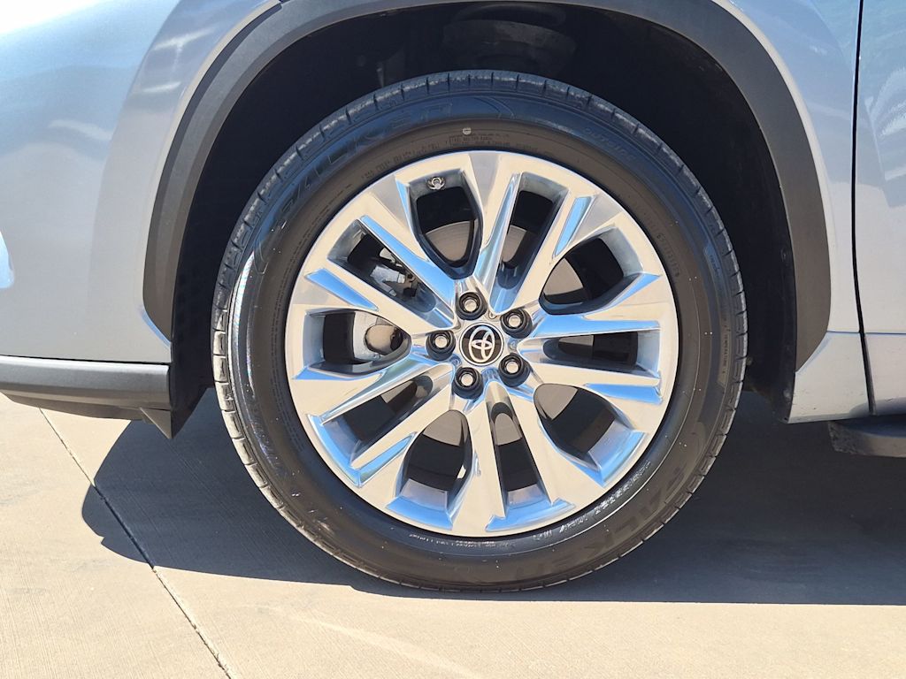 Thumbnail: 2021 Toyota Highlander - 5