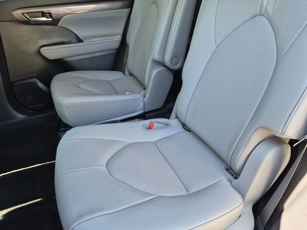 Thumbnail: 2021 Toyota Highlander - 9