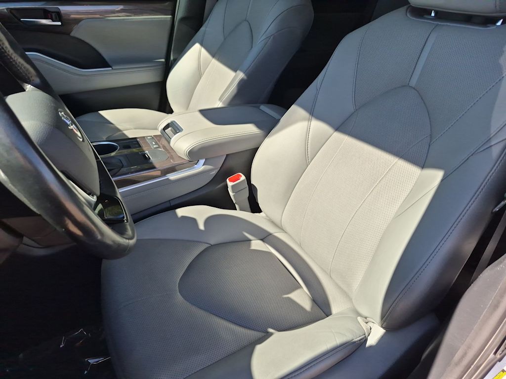 Thumbnail: 2021 Toyota Highlander - 8