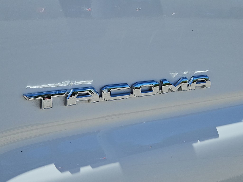 2018 Toyota Tacoma SR5 25