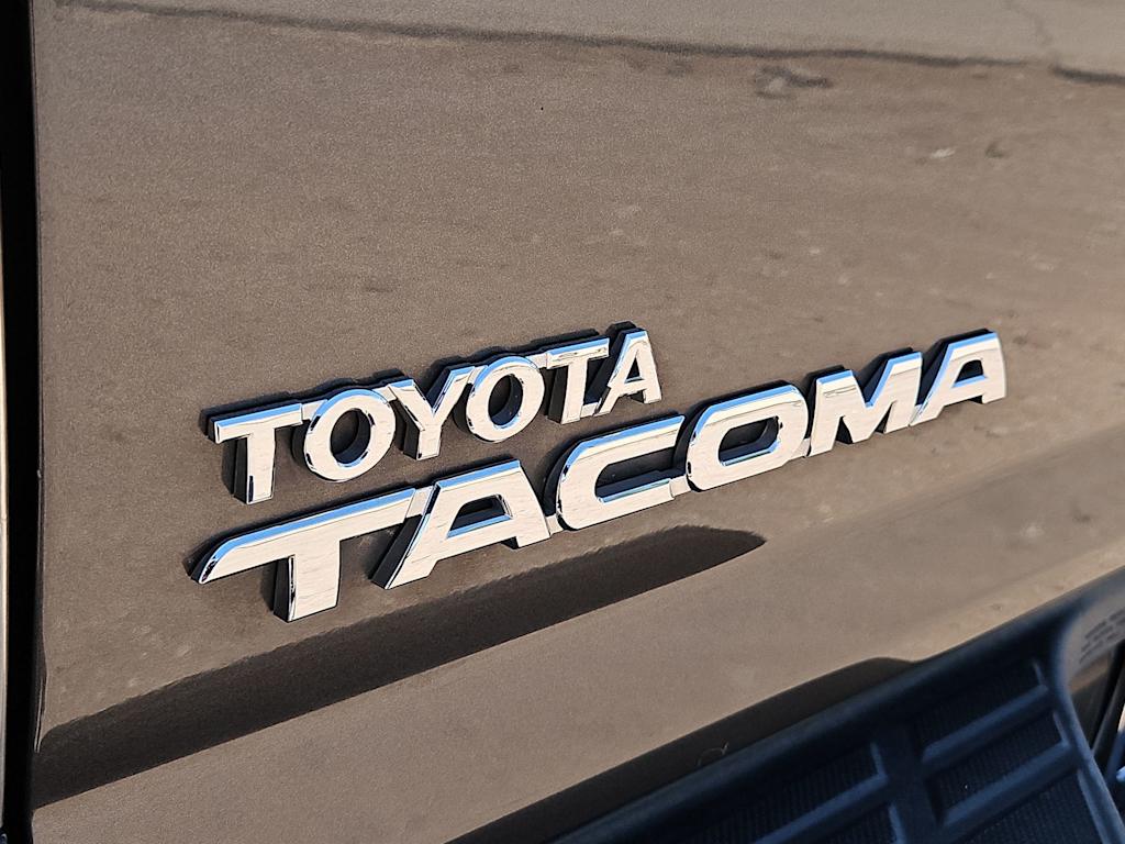 Thumbnail: 2011 Toyota Tacoma - 23