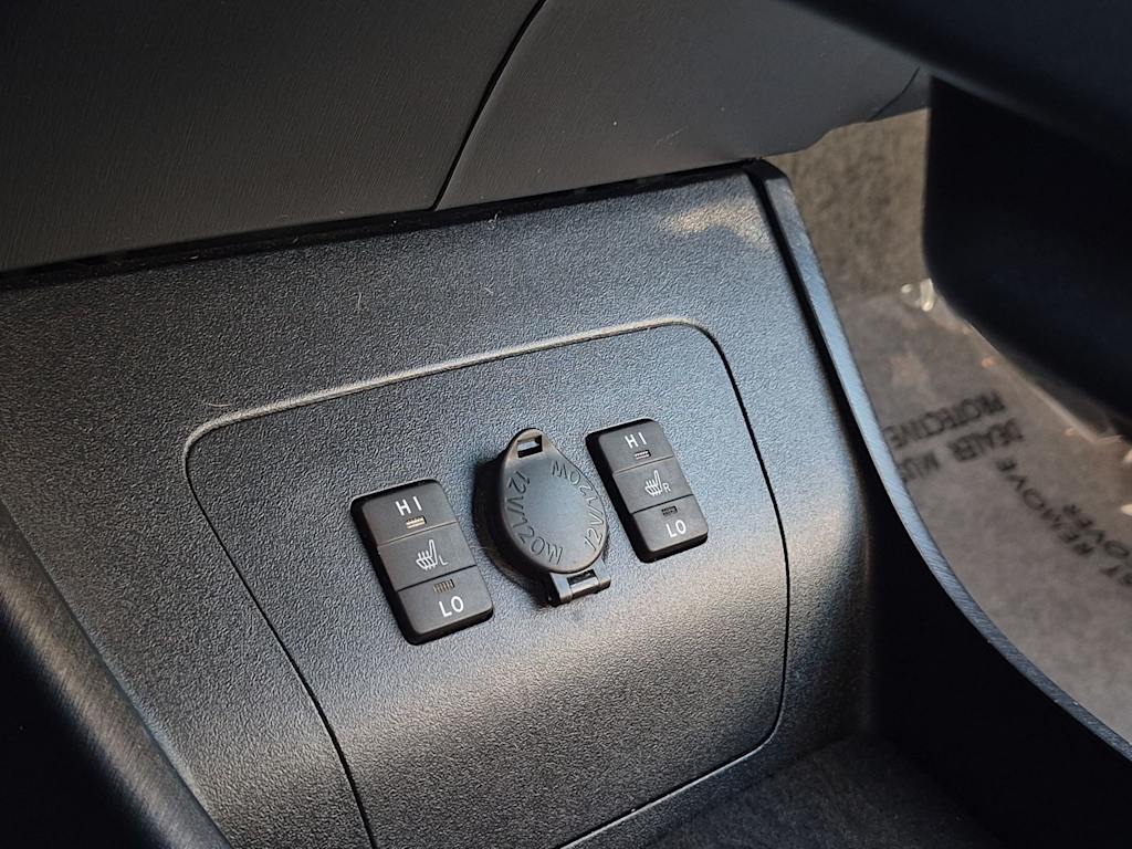 Thumbnail: 2014 Toyota Prius - 32