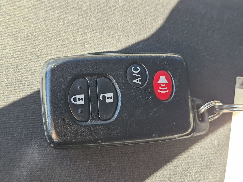 Thumbnail: 2014 Toyota Prius - 18