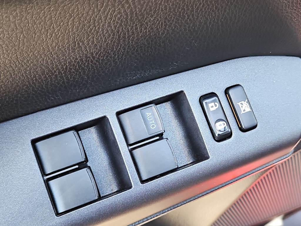 Thumbnail: 2018 Toyota RAV4 - 27