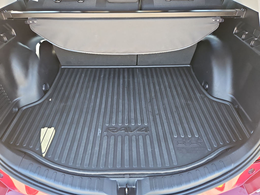 Thumbnail: 2018 Toyota RAV4 - 18