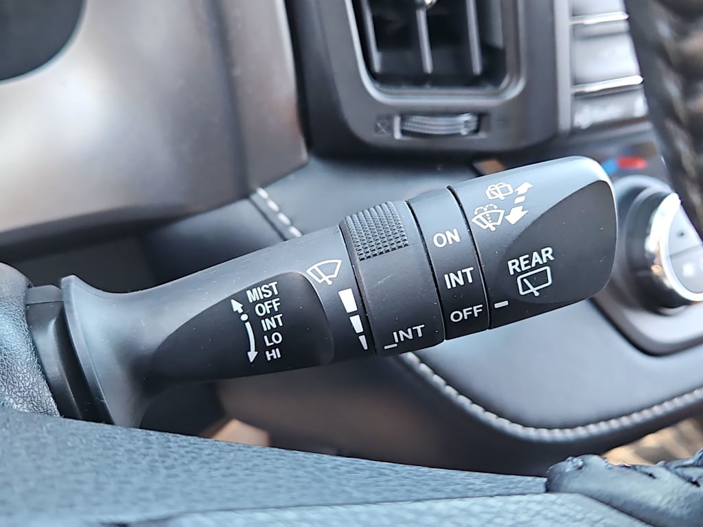 Thumbnail: 2018 Toyota RAV4 - 33