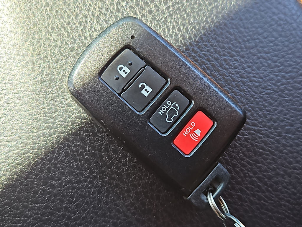 Thumbnail: 2018 Toyota RAV4 - 19