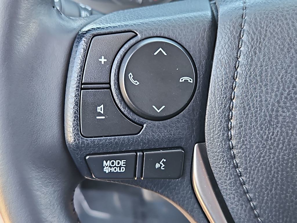 Thumbnail: 2018 Toyota RAV4 - 31