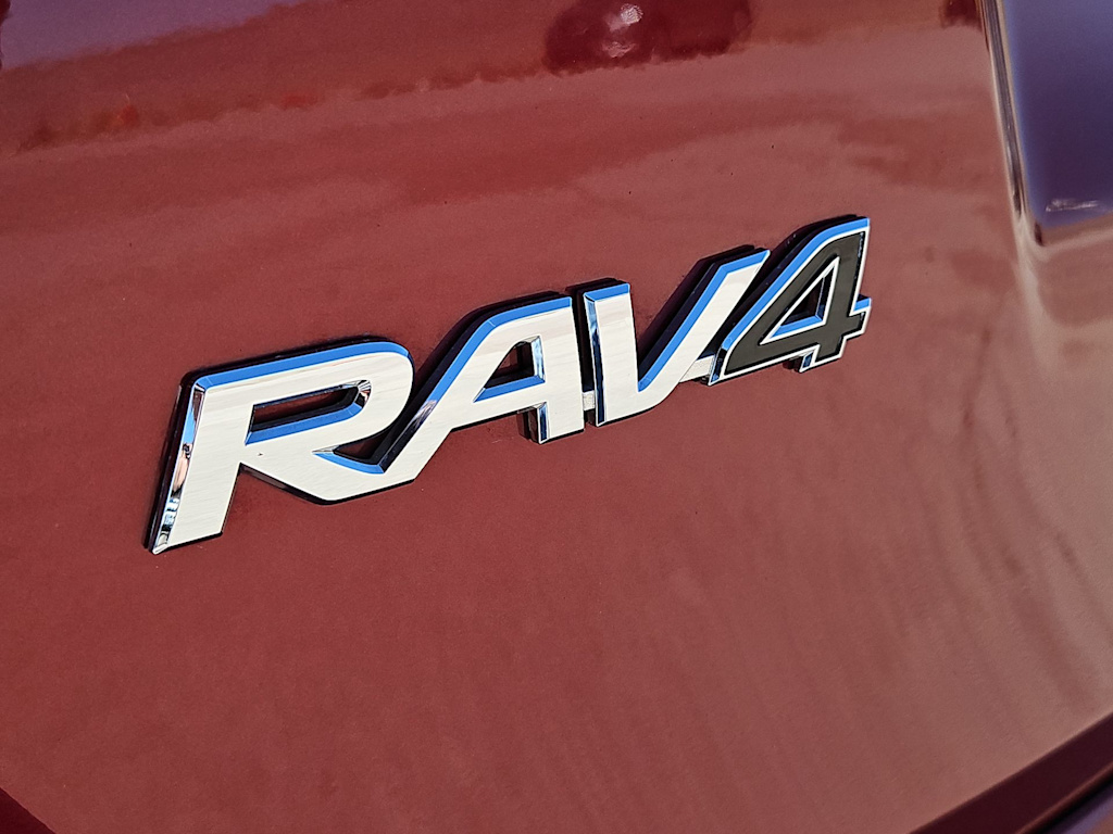 Thumbnail: 2018 Toyota RAV4 - 26