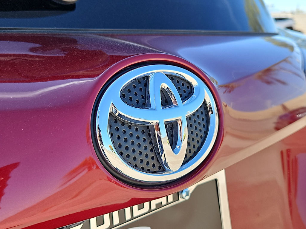 Thumbnail: 2018 Toyota RAV4 - 7