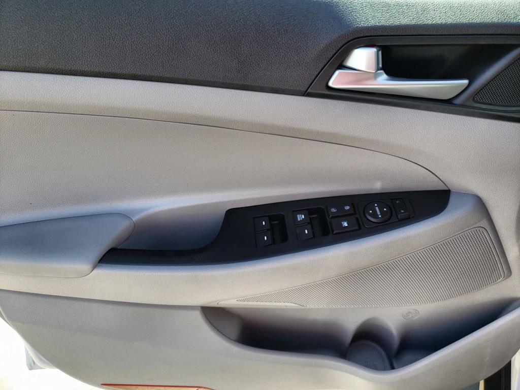 Thumbnail: 2019 Hyundai Tucson - 18