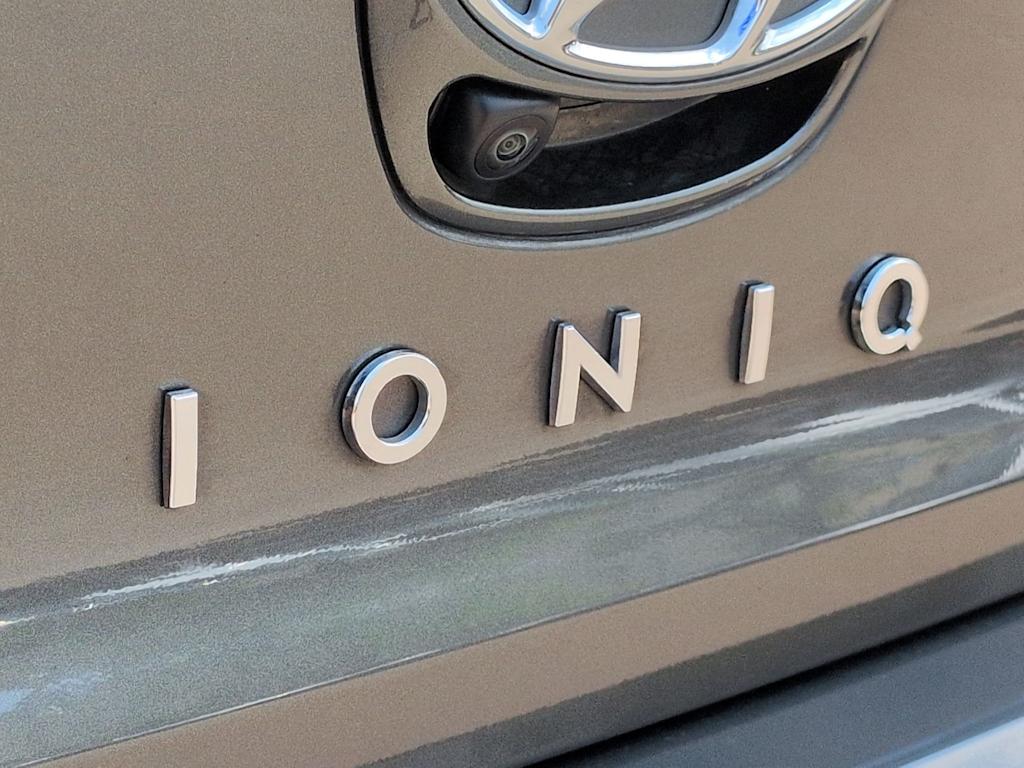 Thumbnail: 2022 Hyundai Ioniq - 25