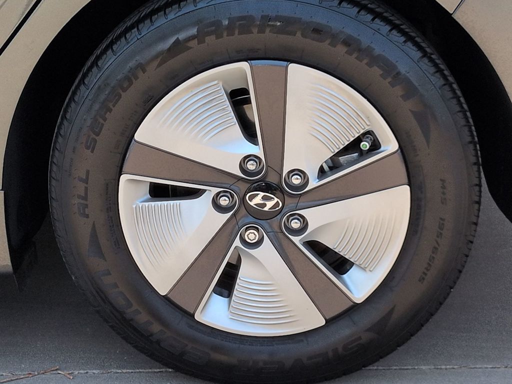 Thumbnail: 2022 Hyundai Ioniq - 8