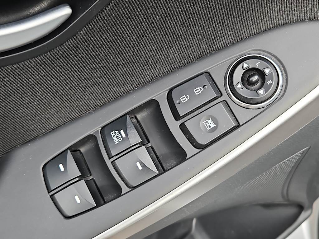 Thumbnail: 2016 Hyundai Elantra - 26