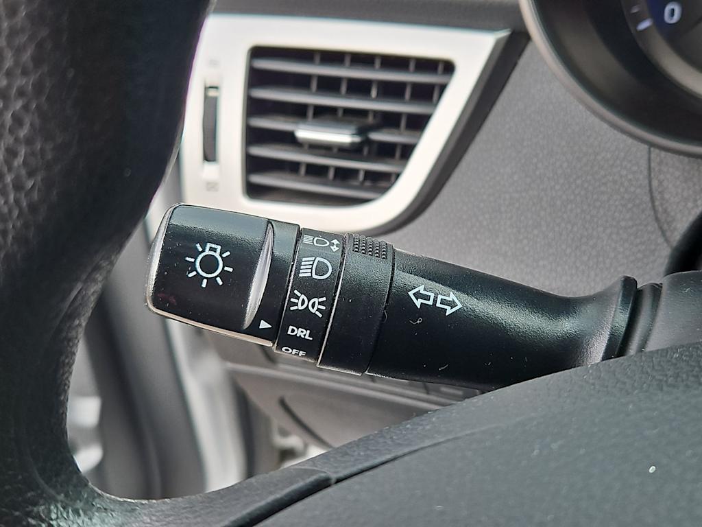 Thumbnail: 2016 Hyundai Elantra - 31