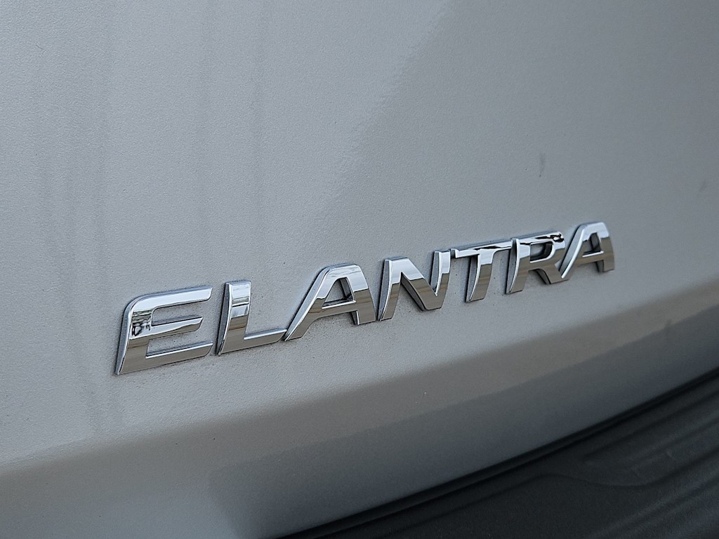 Thumbnail: 2016 Hyundai Elantra - 25