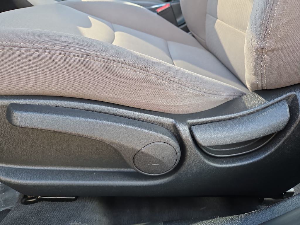 Thumbnail: 2016 Hyundai Elantra - 28