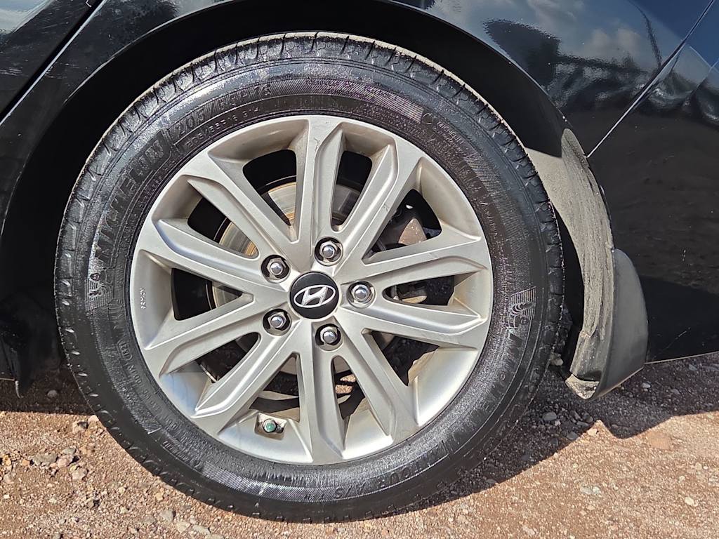 Thumbnail: 2016 Hyundai Elantra - 8