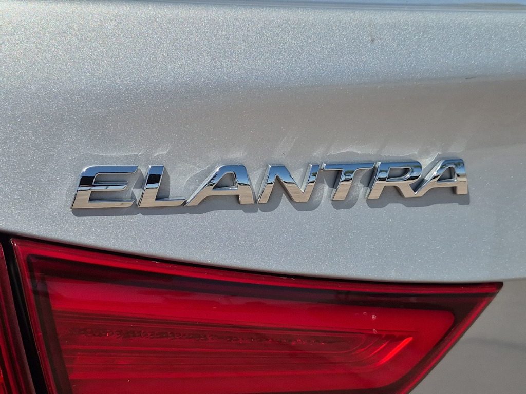 Thumbnail: 2015 Hyundai Elantra - 27