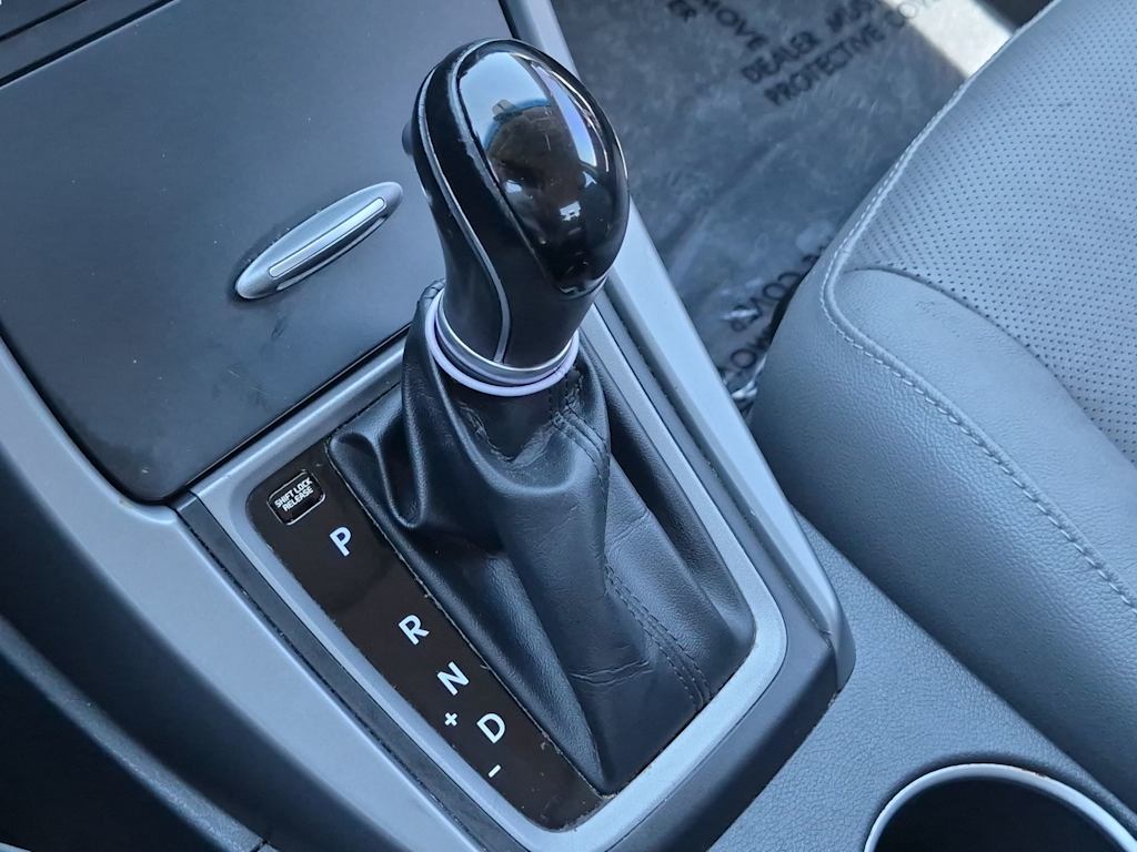 Thumbnail: 2015 Hyundai Elantra - 17