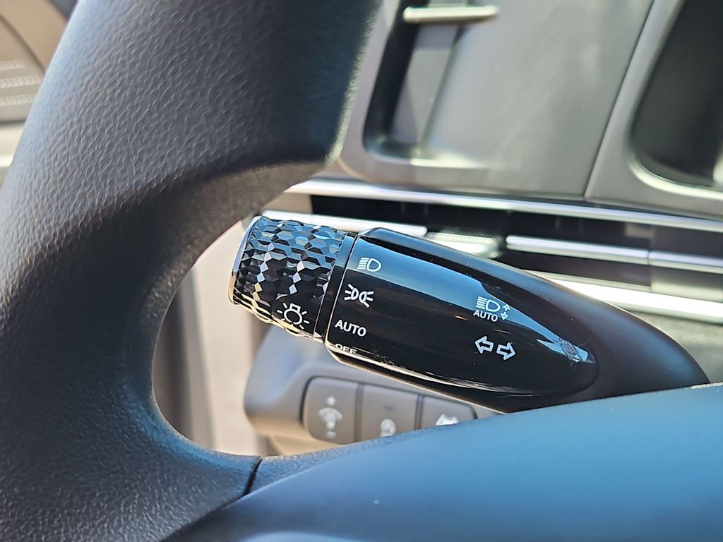 Thumbnail: 2023 Hyundai Elantra - 32