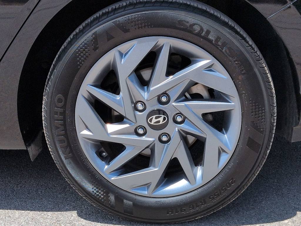 Thumbnail: 2024 Hyundai Elantra - 8