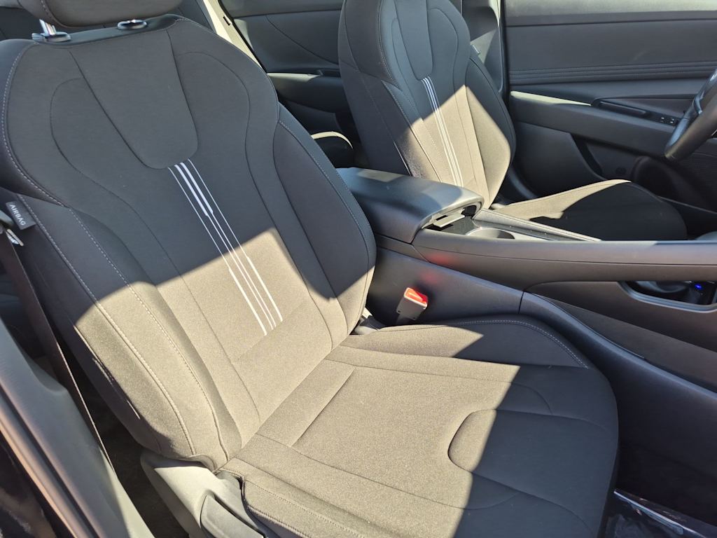 Thumbnail: 2025 Hyundai Elantra - 16