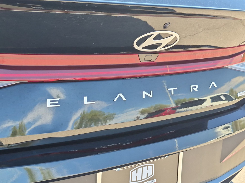 Thumbnail: 2025 Hyundai Elantra - 25