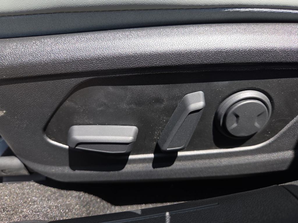 Thumbnail: 2025 Hyundai Elantra - 25