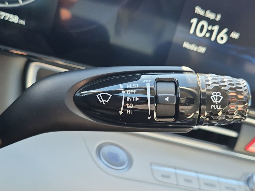 Thumbnail: 2025 Hyundai Elantra - 17