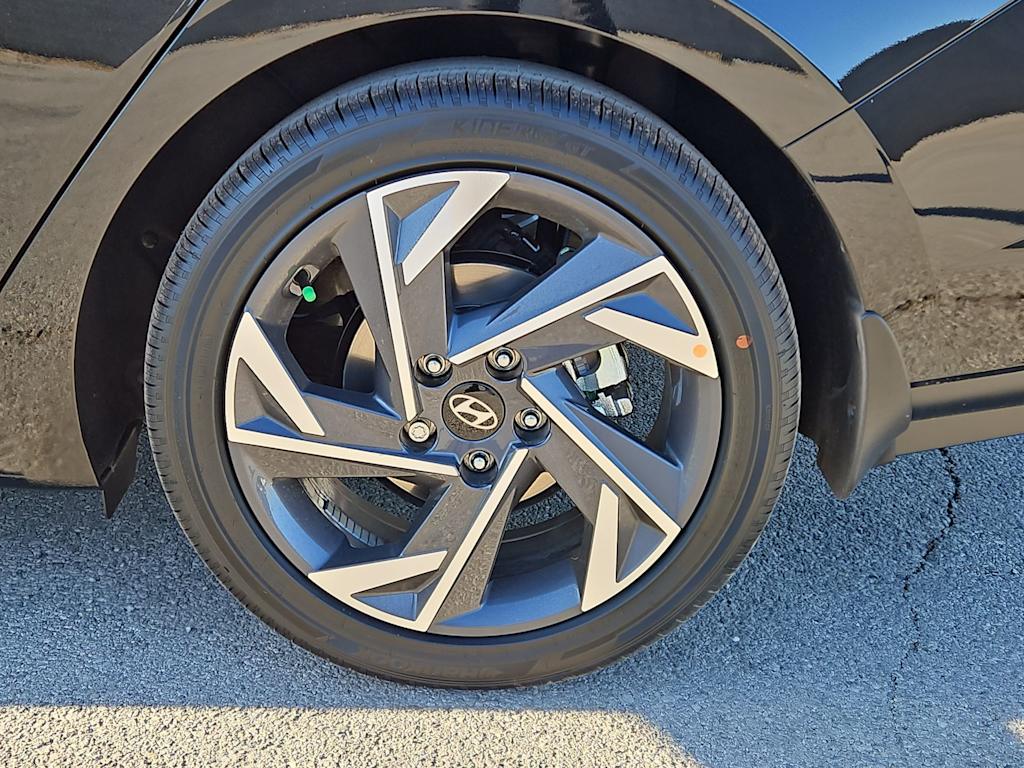 2025 Hyundai Elantra Limited Edition 8
