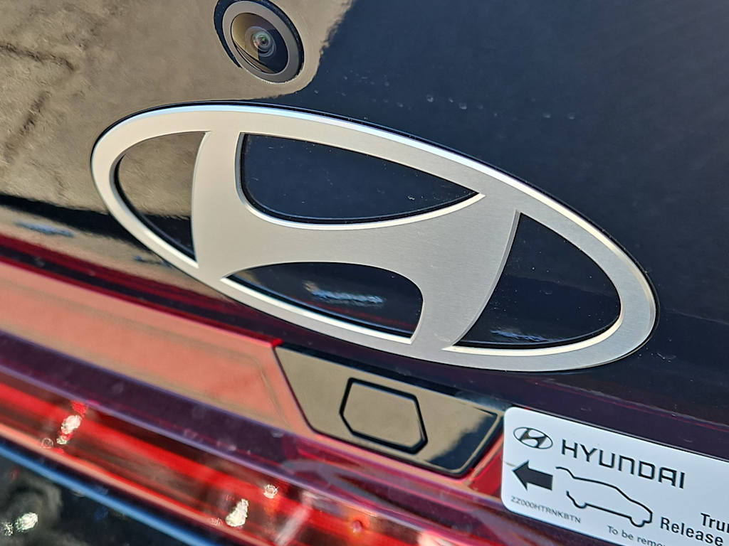 2025 Hyundai Elantra Limited Edition 7