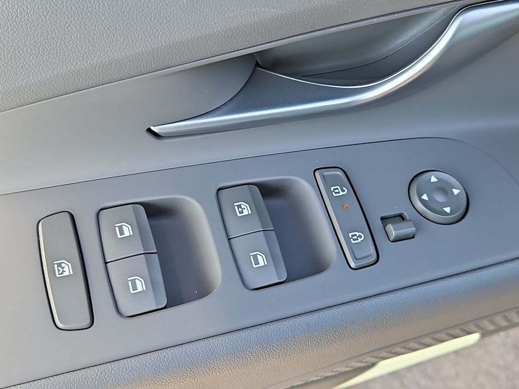 Thumbnail: 2025 Hyundai Elantra - 25