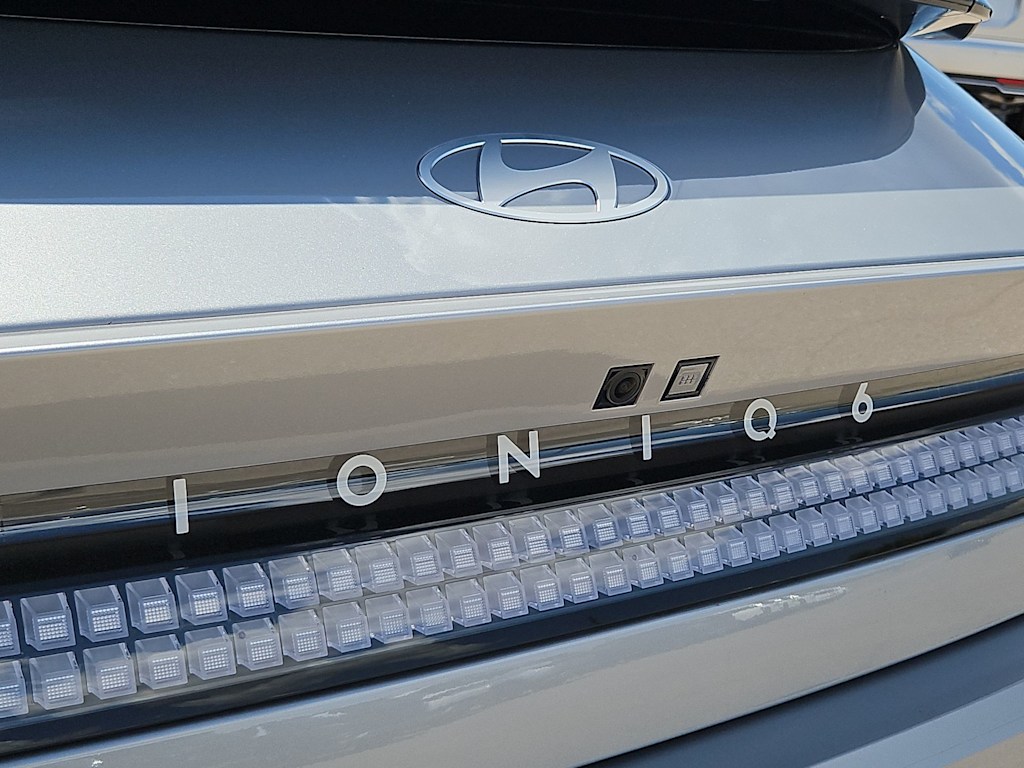 Thumbnail: 2023 Hyundai Ioniq 6 - 20